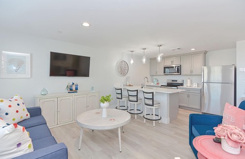 Plymouth Cultural District Condominio | Luxury Mayflower & Harbor View Condo at Harbourtown with Long Private Balcony