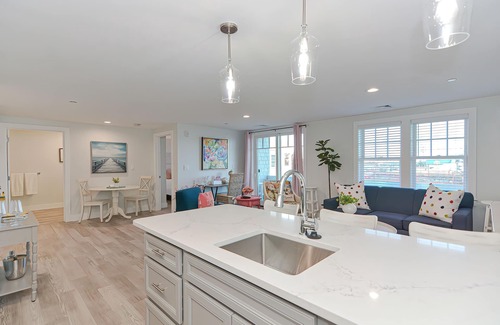 Plymouth Cultural District Condominio | Luxury Mayflower & Harbor View Condo at Harbourtown with Long Private Balcony