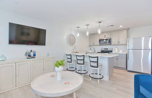Plymouth Cultural District Condominio | Luxury Mayflower & Harbor View Condo at Harbourtown with Long Private Balcony