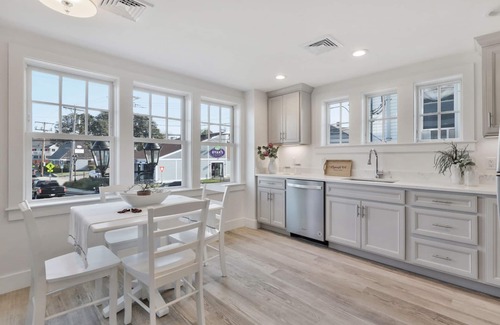 Plymouth Cultural District Condominio | Luxury Mayflower & Sea View Corner Condo with Private Balcony on Plymouth Harbor