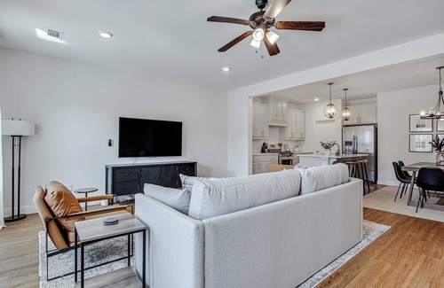 Fort Worth Casa | Luxury Meets Comfort: Your Dream Stay Awaits!