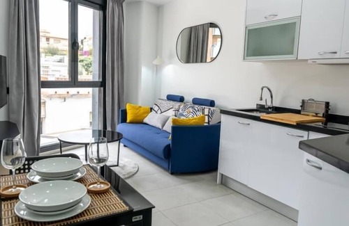 Torremolinos Apartamento | Luxury Meets Convenience: Contemporary Apartment in the Heart of Torremolinos