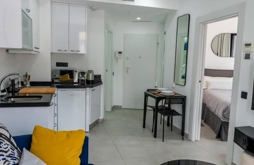 Torremolinos Apartamento | Luxury Meets Convenience: Contemporary Apartment in the Heart of Torremolinos