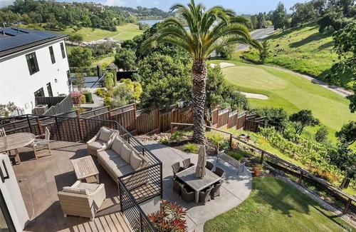 Santa Rosa Casa | Luxury Meets Wine Country in this modern estate, overlooking the 8th fairway.