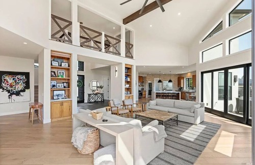 Santa Rosa Casa | Luxury Meets Wine Country in this modern estate, overlooking the 8th fairway.