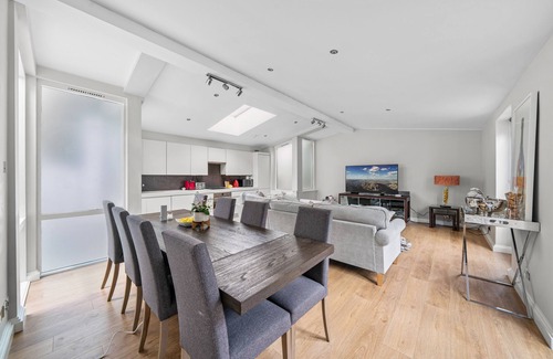Shepherd's Bush Casa | Luxury Mews House in Great Location