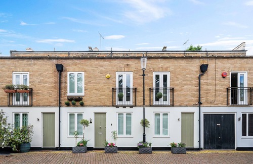 Shepherd's Bush Casa | Luxury Mews House in Great Location