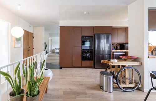 Rossmoyne Casa | Luxury Midcentury Home with Stunning Views, Amazing Amenities