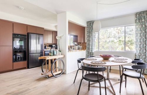 Rossmoyne Casa | Luxury Midcentury Home with Stunning Views, Amazing Amenities