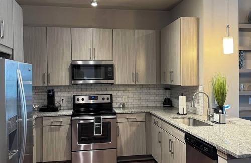 Home Park Apartamento | Luxury Midtown Oasis: Rooftop & Pool