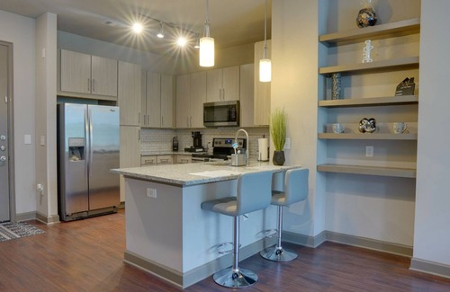 Home Park Apartamento | Luxury Midtown Oasis: Rooftop & Pool