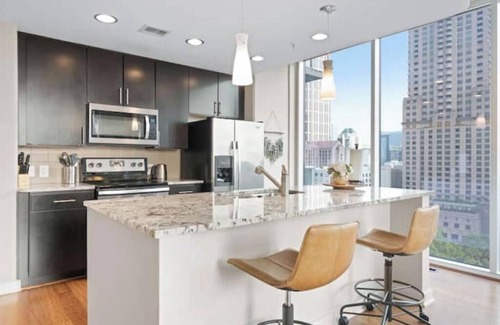 Midtown Apartamento | Luxury Midtown Retreat 2BR 2BA