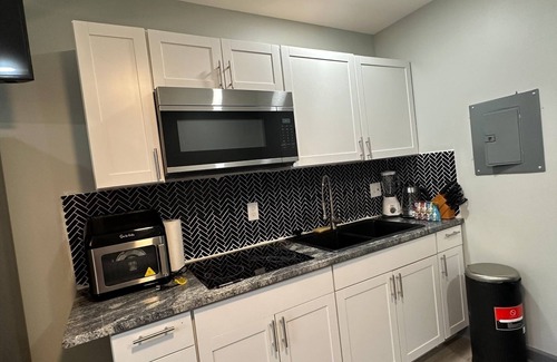 Church Street Apartamento | Luxury Mini studio 1 min from Southern Regional Hospital 15 mins from APT A