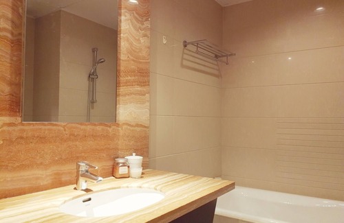 Guomao Apartamento | Lujo moderno de 2 habitaciones en el corazón de CBD