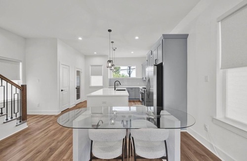 North Houston Casa | Luxury Modern 2BR + Office & Garage in Gated Estate 15 Mins to Galleria
