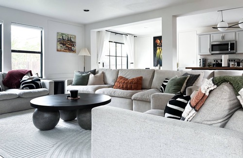 Berdoll Farms Casa | Luxury modern 3 bedroom house near the airport