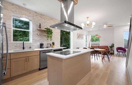Nashville Casa | Luxury modern 3bd/3ba, sauna, EV charger, 15mi BNA 7mi Broadway 6mi Vandy