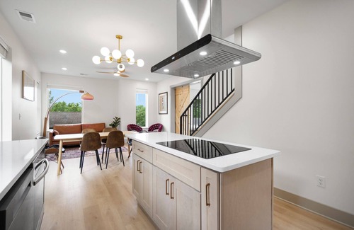 Nashville Casa | Luxury modern 3bd/3ba, sauna, EV charger, 15mi BNA 7mi Broadway 6mi Vandy