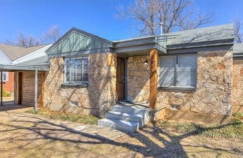 Central Oklahoma City Casa | Luxury Modern 3BR - Private Primary Suite!