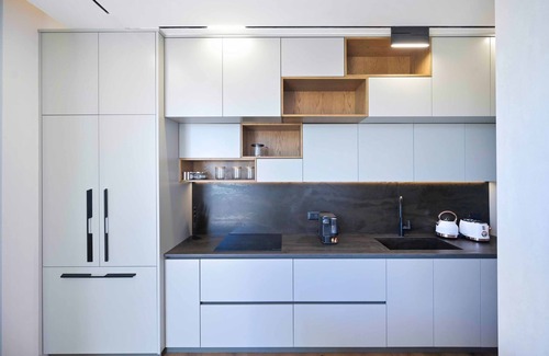 Tel Aviv City Center Apartamento | Luxury Modern 3BR Penthouse W/Pool by HolyGuest