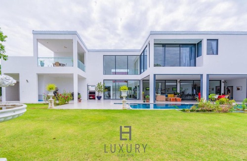 Hua Hin Villa | Luxury Modern 4 Bedroom Resort Pool Villa LL110