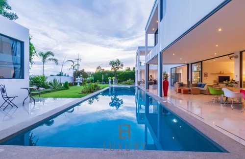 Hua Hin Villa | Luxury Modern 4 Bedroom Resort Pool Villa LL110