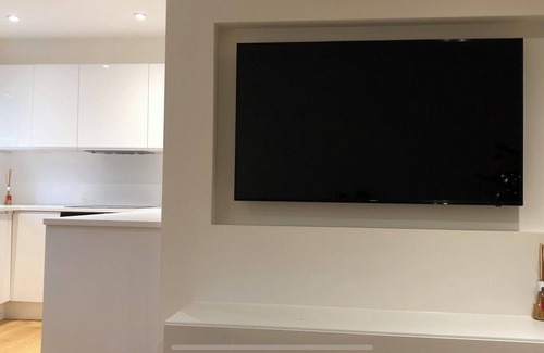 Sutton Apartamento | Apartamento moderno de lujo, cerca de la estación de tren y del hospital Royal Marsden.