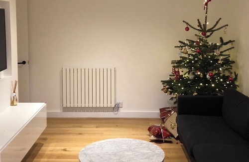 Sutton Apartamento | Apartamento moderno de lujo, cerca de la estación de tren y del hospital Royal Marsden.