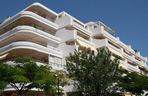 Guadalmina Apartamento | luxury modern apartment with terrace, pool and garage!