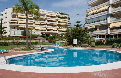 Guadalmina Apartamento | luxury modern apartment with terrace, pool and garage!