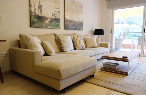 Guadalmina Apartamento | luxury modern apartment with terrace, pool and garage!