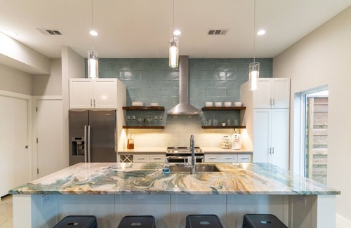 Old East Dallas Casa | Luxury Modern Dallas Oasis with Hot Tub