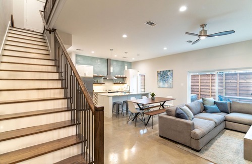 Old East Dallas Casa | Luxury Modern Dallas Oasis with Hot Tub