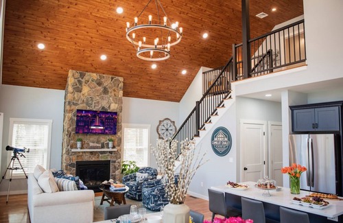 Farmington Casa | Luxury Modern Lake Home - Dogs Welcome - Sleeps 12