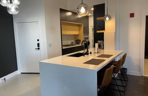Valencia Condominio | Luxury Modern Penthouse 5 min from Magic Mountain in resort style gated complex
