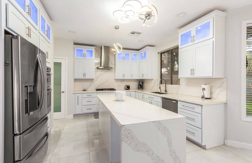 Deer Valley Casa | Luxury modern retreat with tropical backyard-at a great Location-EZ FWY access