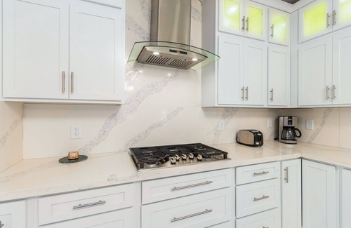 Deer Valley Casa | Luxury modern retreat with tropical backyard-at a great Location-EZ FWY access