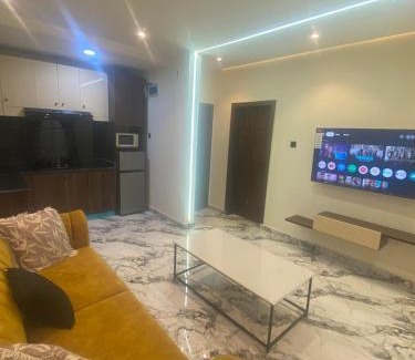 Oshodi-Isolo Apartamento | Luxury & Modern Self Check-In Apts near Airport M02b