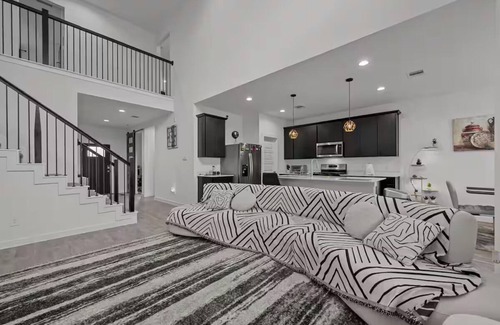 Rosenberg Casa | Luxury Modern & Spacious Retreat