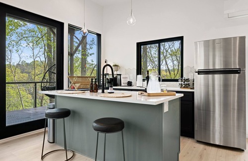 Alexander Casa | Luxury, Modern Treehouses- River Views & Farmstay Experience