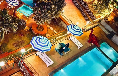 Kadadhe Casa | luxury mountain and dam view, family friendly with huge swimming pool villa.