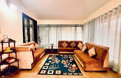 Kadadhe Casa | luxury mountain and dam view, family friendly with huge swimming pool villa.