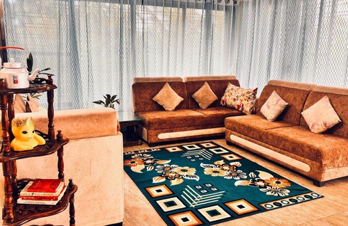 Kadadhe Casa | luxury mountain and dam view, family friendly with huge swimming pool villa.