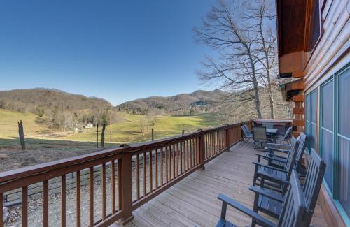 Waynesville Casa | Luxury Mountain Cabin with Hot Tub and Pool Table!