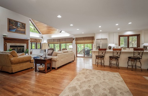 Chestnut Springs Casa | Fin de semana conmemorativo disponible - Luxury House on Mountain w / Resort Membership