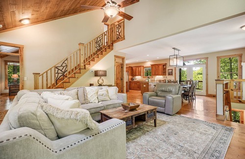 Sapphire Cabina | Luxury mountain home - lake, golf, tennis and more! Firewood included.