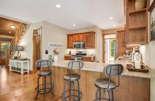 Sapphire Cabina | Luxury mountain home - lake, golf, tennis and more! Firewood included.
