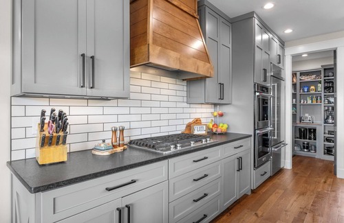Maynardville Otro | Luxury Mountain & Lake Farmhouse on Norris with Chef's Kitchen, Spa, & Kayaks