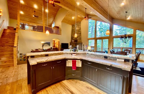 Truckee Casa | Luxury Mountain Lodge - 5BR w/hot tub, game room & resort-level amenities