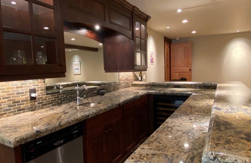 Truckee Casa | Luxury Mountain Lodge - 5BR w/hot tub, game room & resort-level amenities